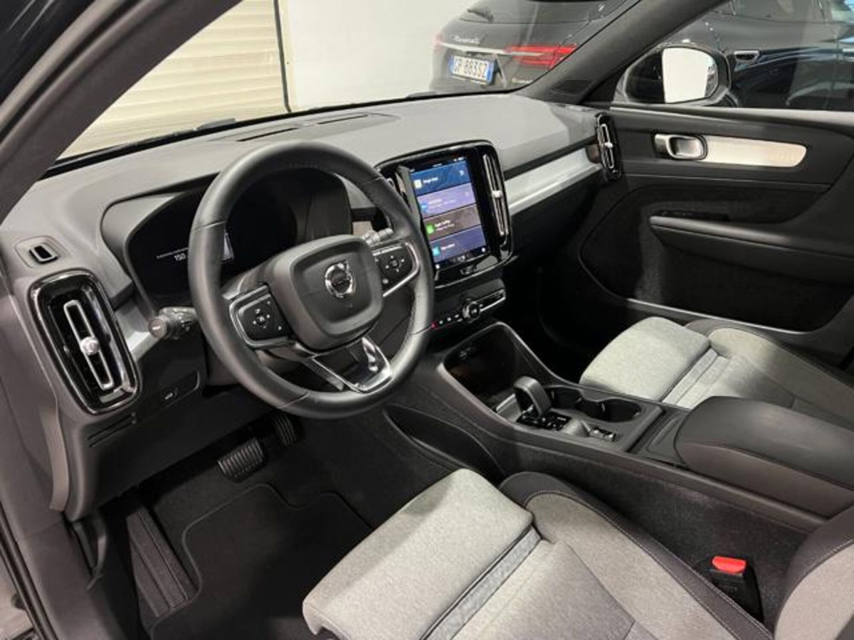 Volvo XC40 B3 automatico Core (7)