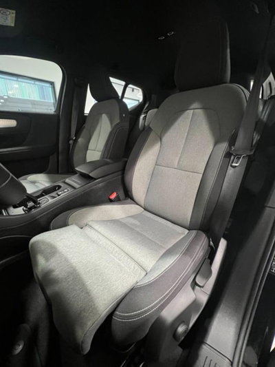 Volvo XC40 B3 automatico Core (8)