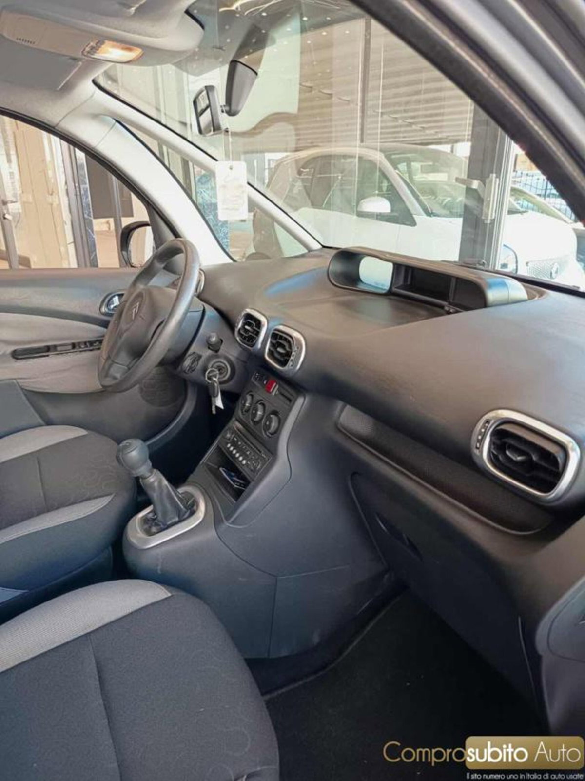 Citroen C3 Picasso 1.4 VTi 95 Exclusive Style (18)