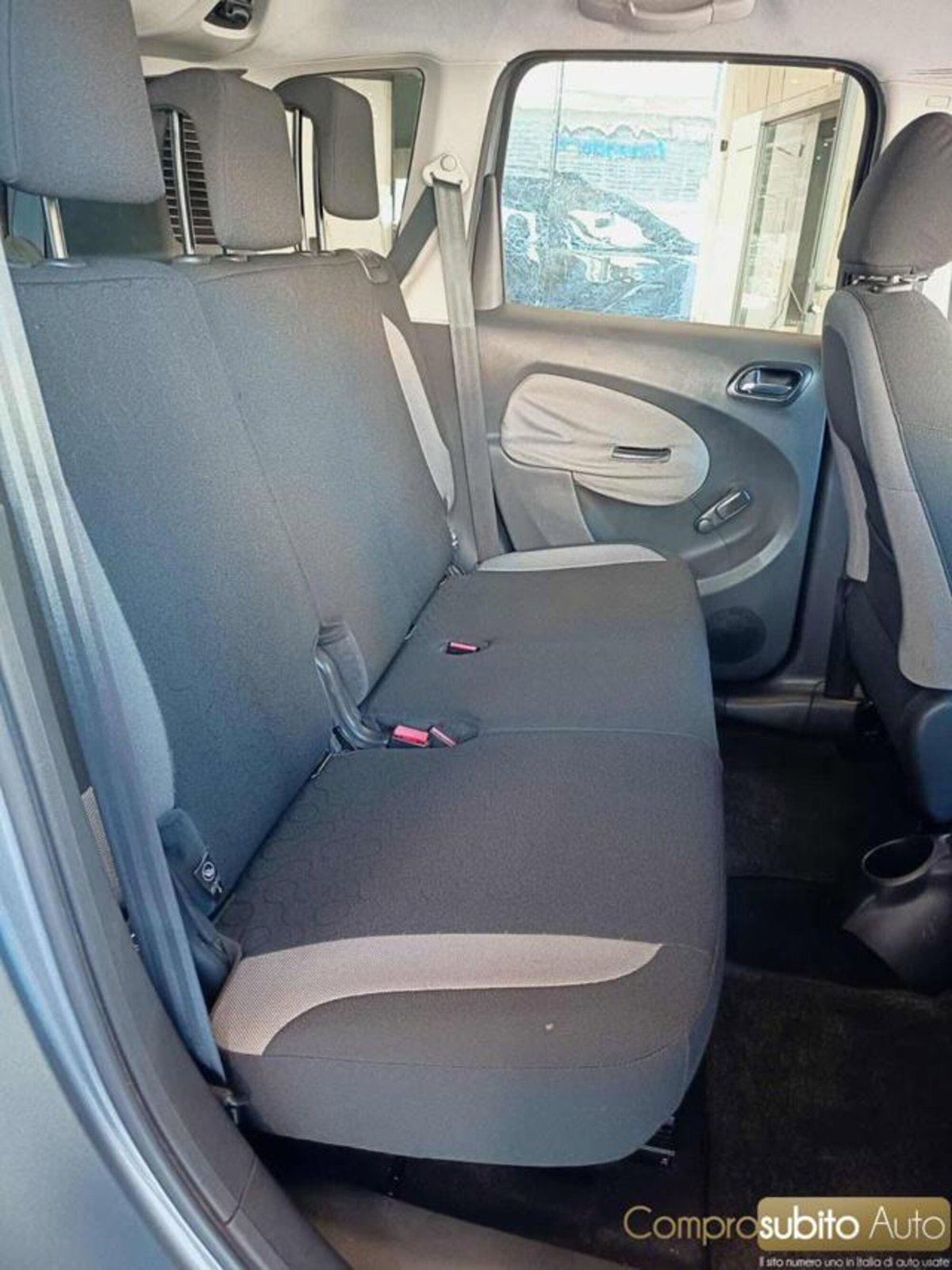 Citroen C3 Picasso 1.4 VTi 95 Exclusive Style (9)