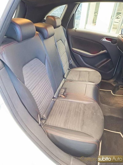 Mercedes-Benz Classe B 180 d Premium (11)