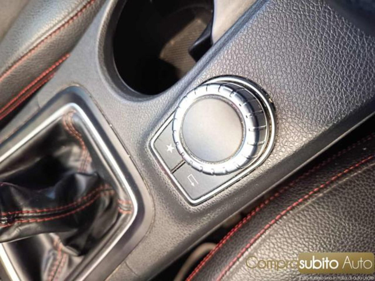 Mercedes-Benz Classe B 180 d Premium (16)