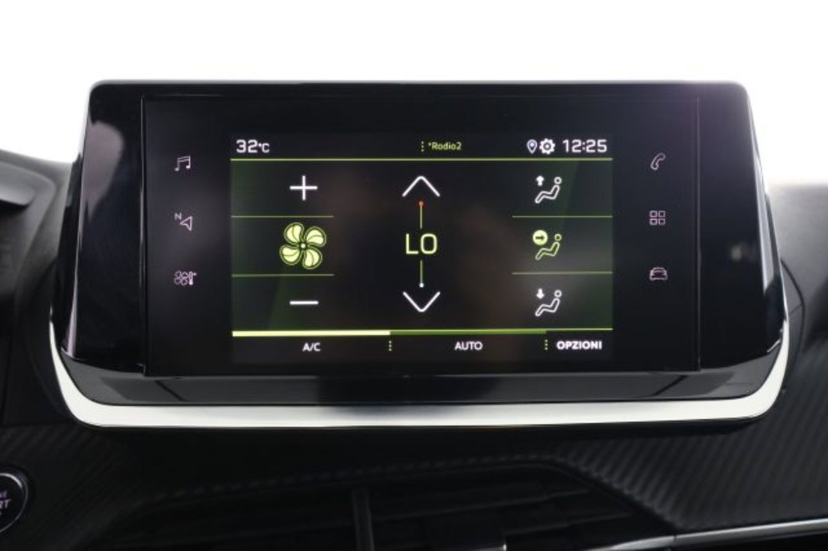 Peugeot 2008 BlueHDi 130 S&S EAT8 Allure Pack (11)