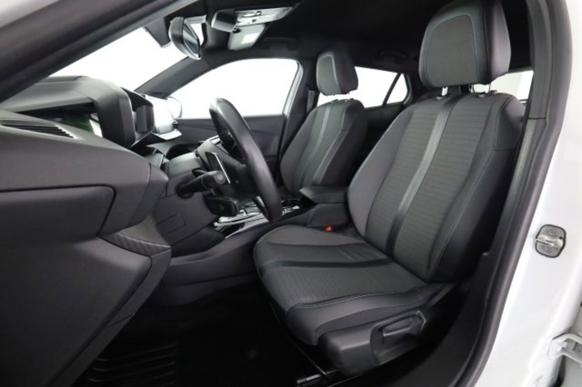 Peugeot 2008 BlueHDi 130 S&S EAT8 Allure Pack (2)