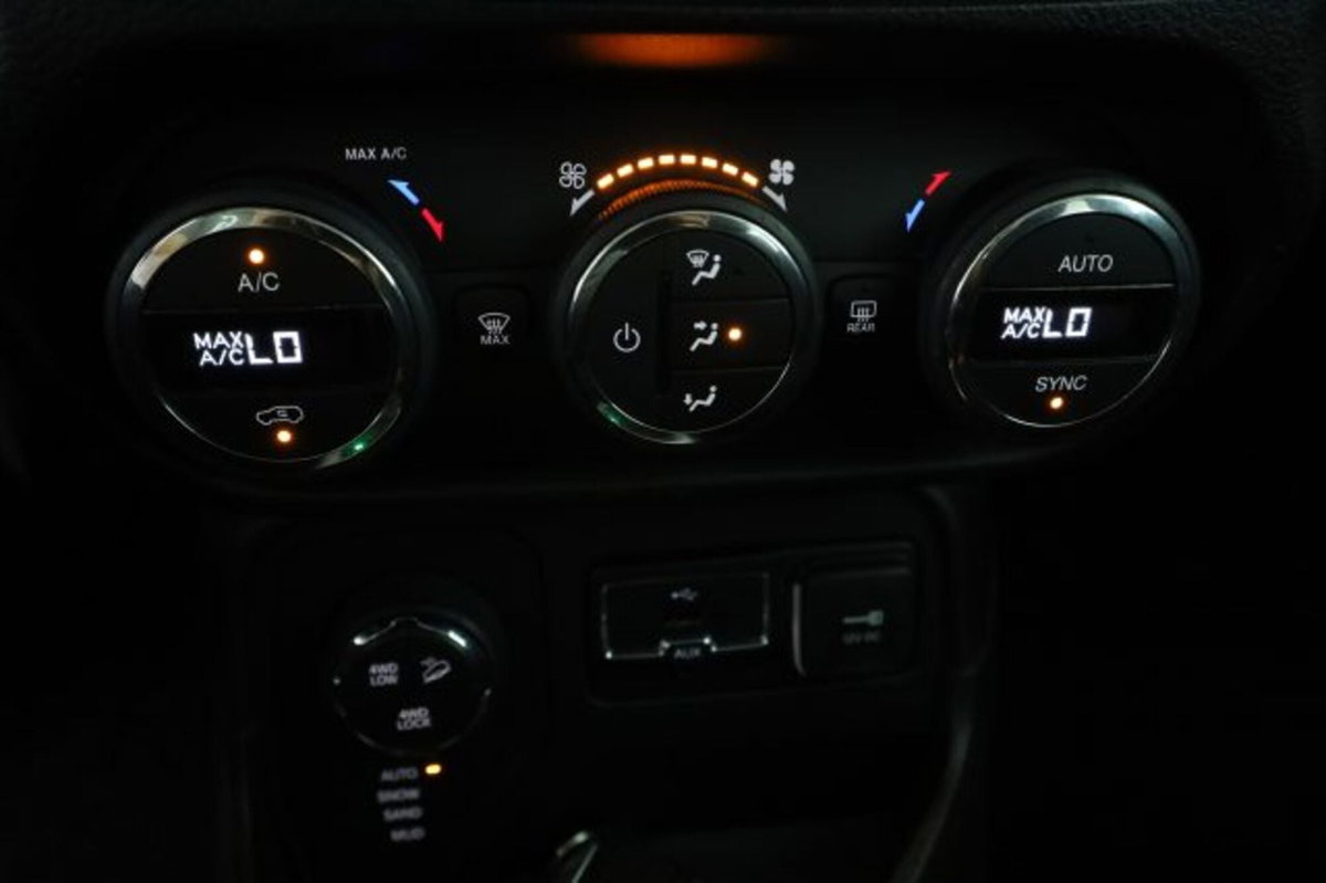 Jeep Renegade 2.0 Mjt 140CV 4WD Active Drive Low 75th Anniversary (10)