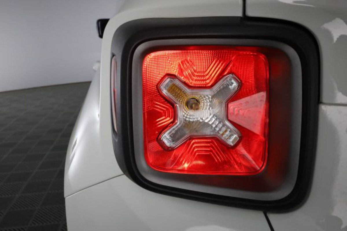 Jeep Renegade 1.3 T4 DDCT Limited (10)