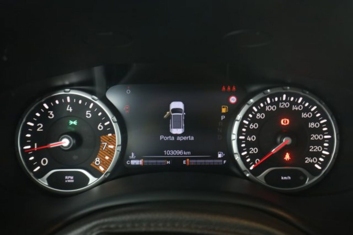 Jeep Renegade 1.3 T4 DDCT Limited (7)