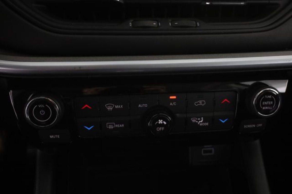Jeep Compass 1.6 Multijet II 2WD Limited (13)