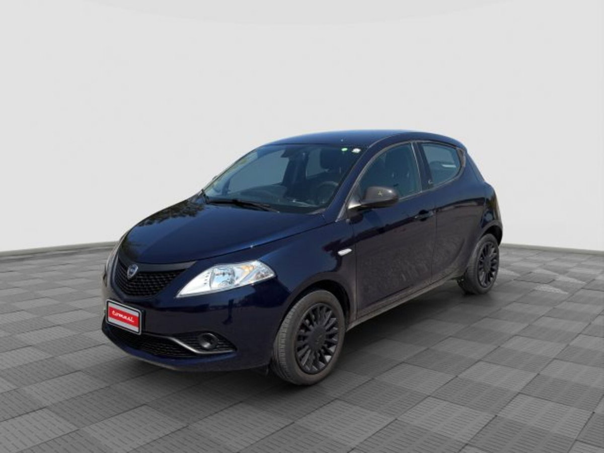 Lancia Ypsilon 1.0 FireFly 5 porte S&S Hybrid Ecochic Silver