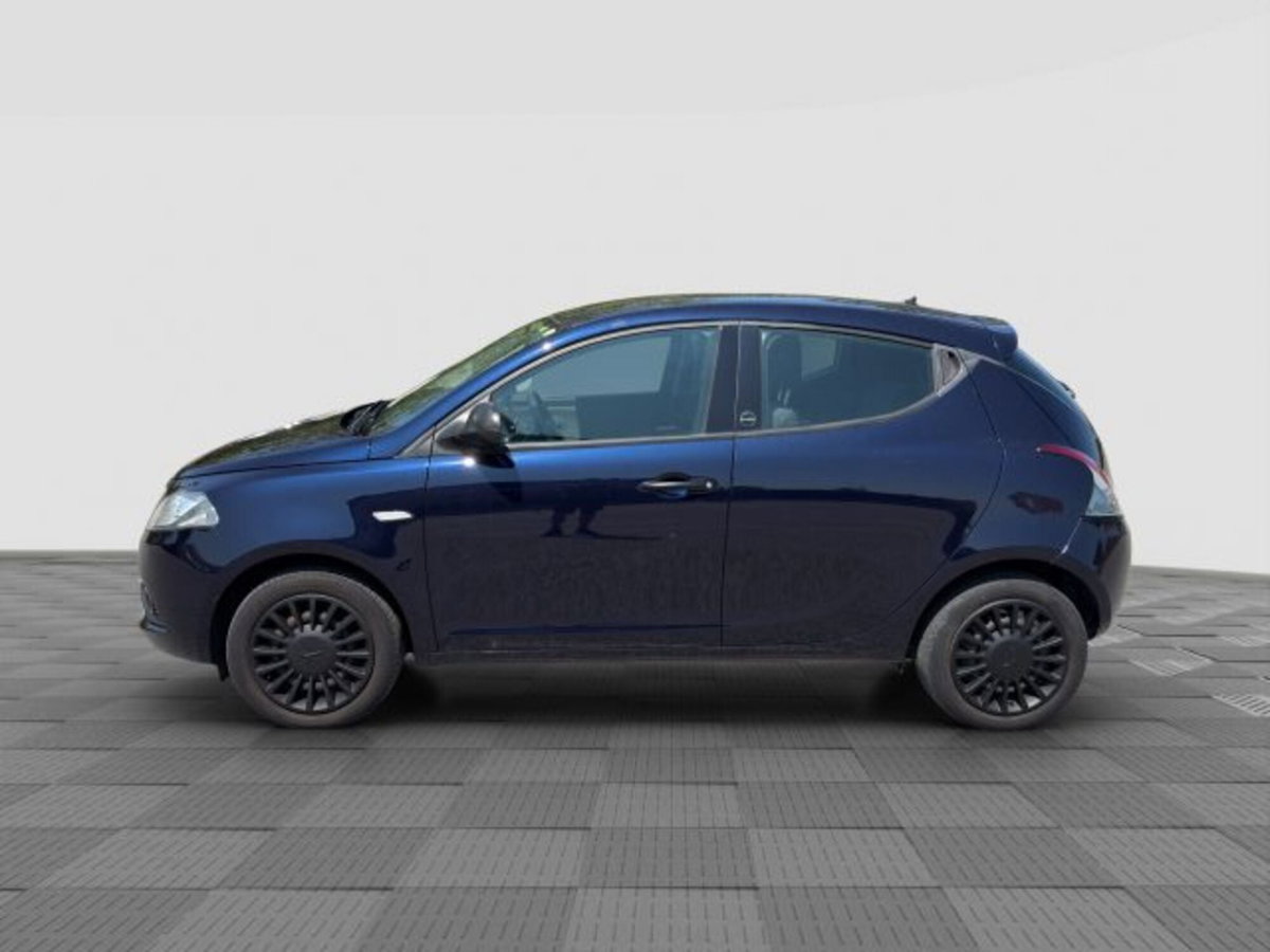 Lancia Ypsilon 1.0 FireFly 5 porte S&S Hybrid Ecochic Silver (2)
