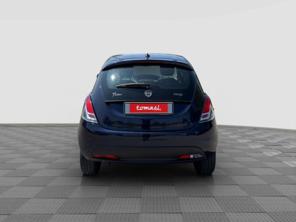 Lancia Ypsilon 1.0 FireFly 5 porte S&S Hybrid Ecochic Silver (4)