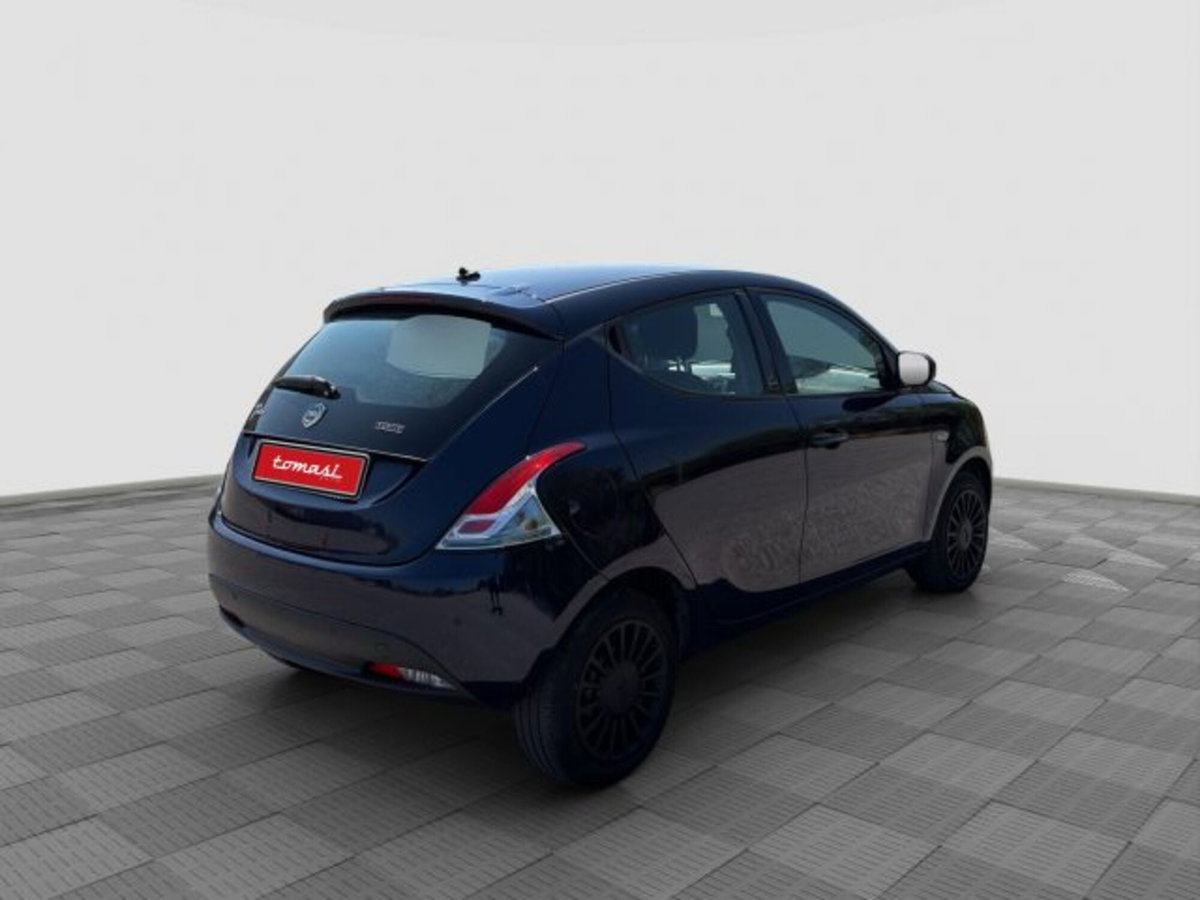 Lancia Ypsilon 1.0 FireFly 5 porte S&S Hybrid Ecochic Silver (5)