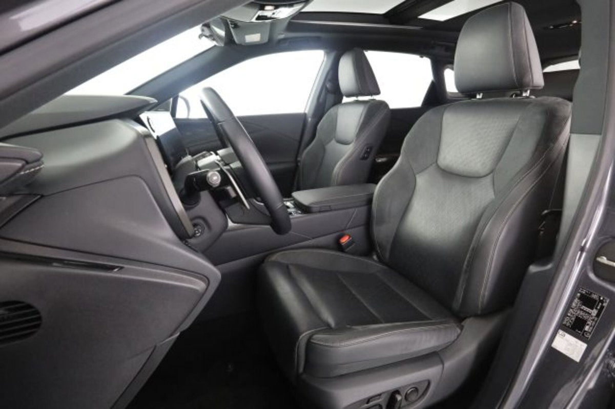 Lexus RX L Hybrid Luxury (2)