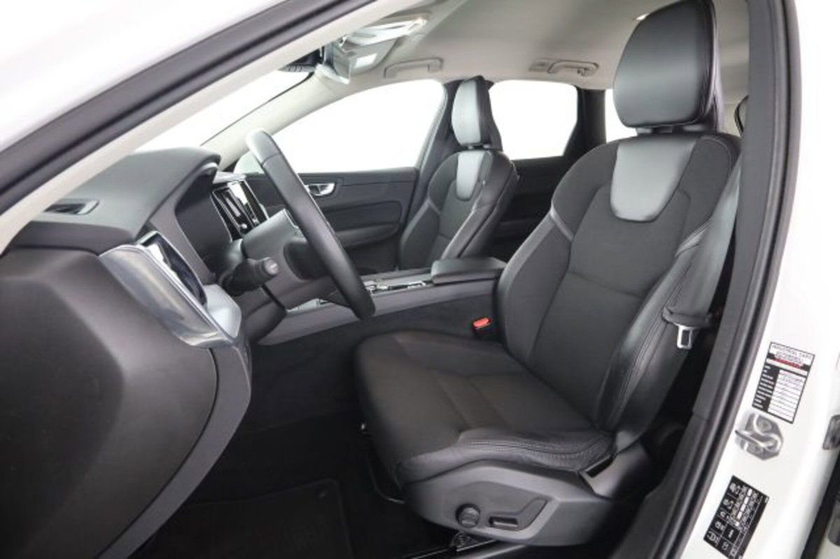 Volvo XC60 B4 Geartronic Momentum Pro (2)