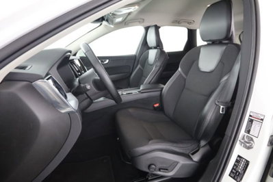 Volvo XC60 B4 Geartronic Momentum Pro (2)