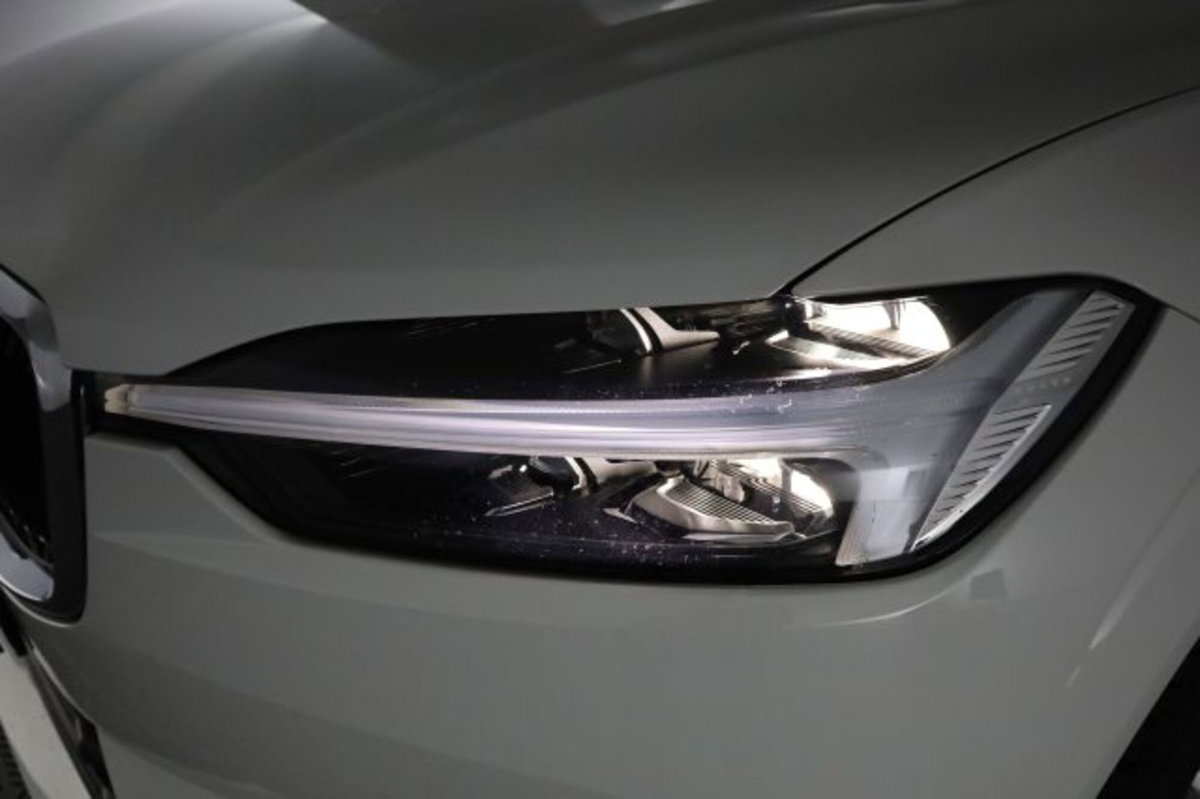 Volvo XC60 B4 Geartronic Momentum Pro (9)