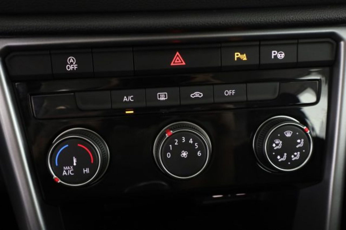Volkswagen T-Roc 1.0 TSI Life (12)