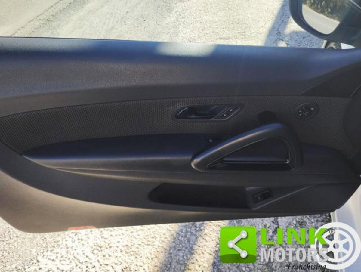 Volkswagen Scirocco 2.0 TDI 170 CV DPF (6)