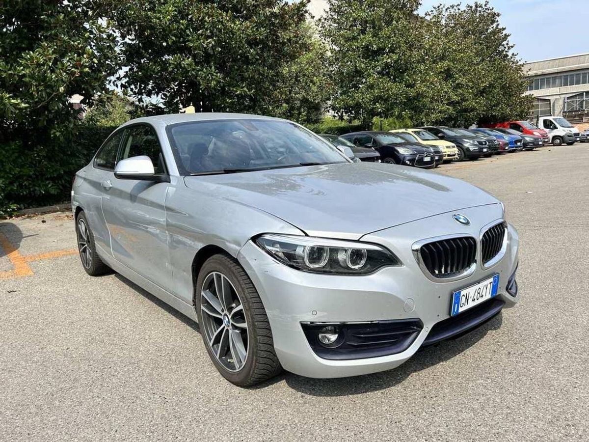 BMW Serie 2 Coupé 218d  Sport (2)
