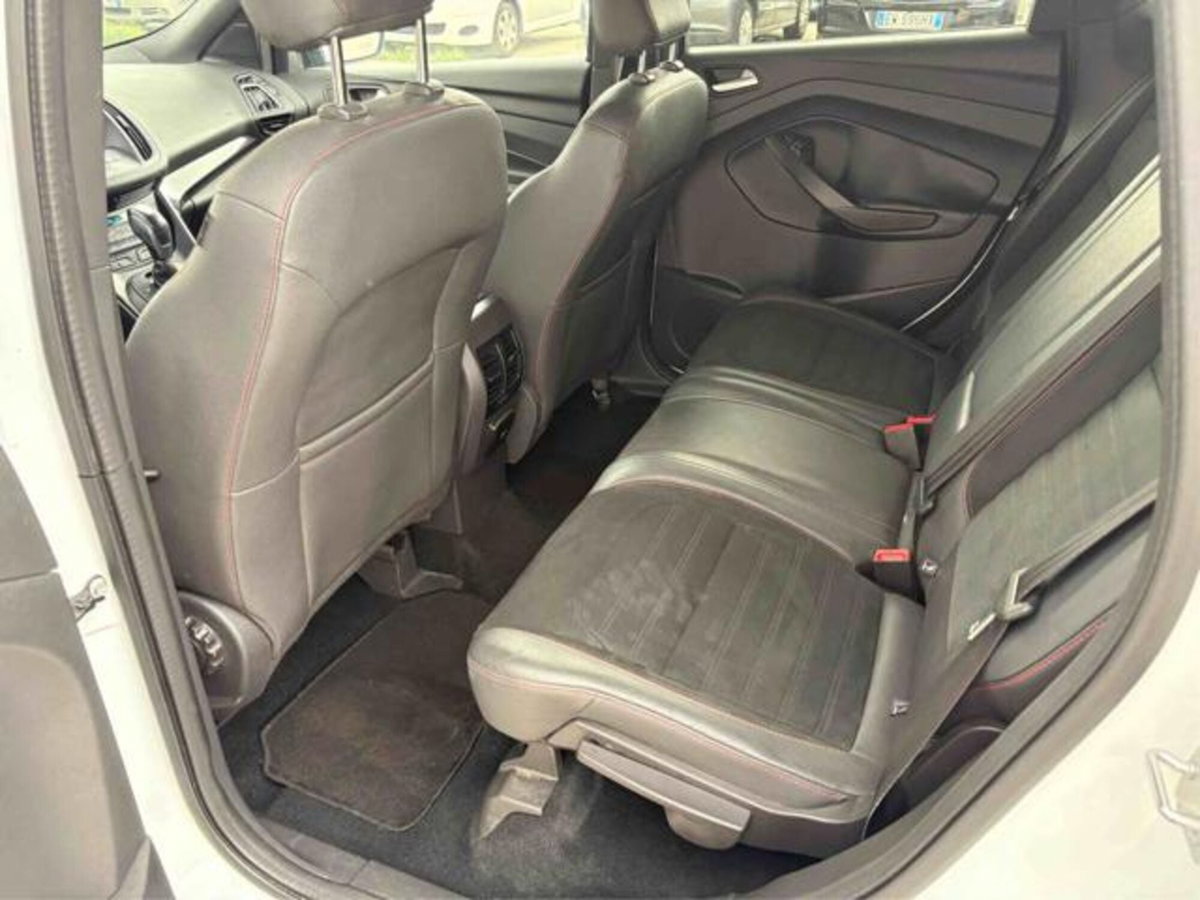 Ford Kuga 2.0 TDCI 180 CV S&S 4WD Powershift ST-Line (13)