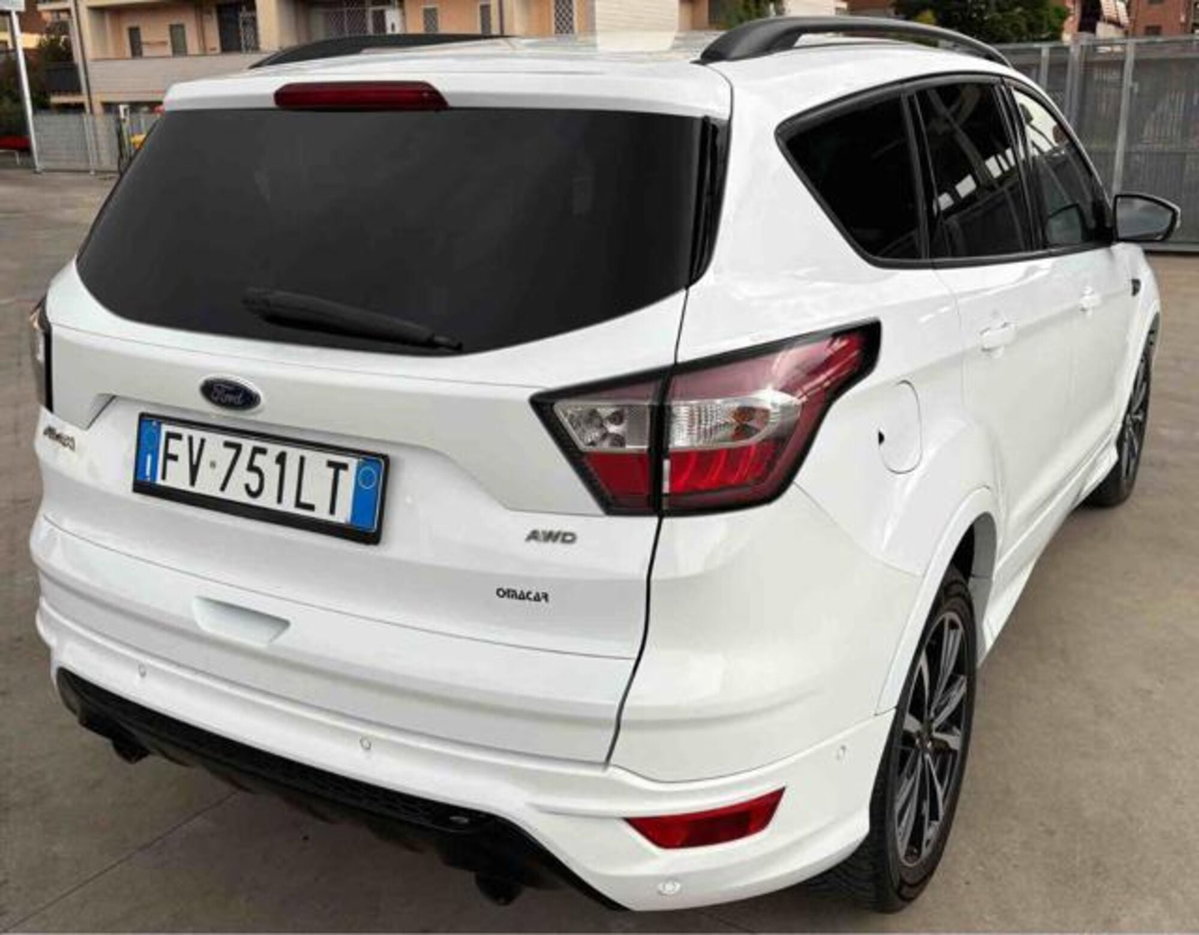 Ford Kuga 2.0 TDCI 180 CV S&S 4WD Powershift ST-Line (5)
