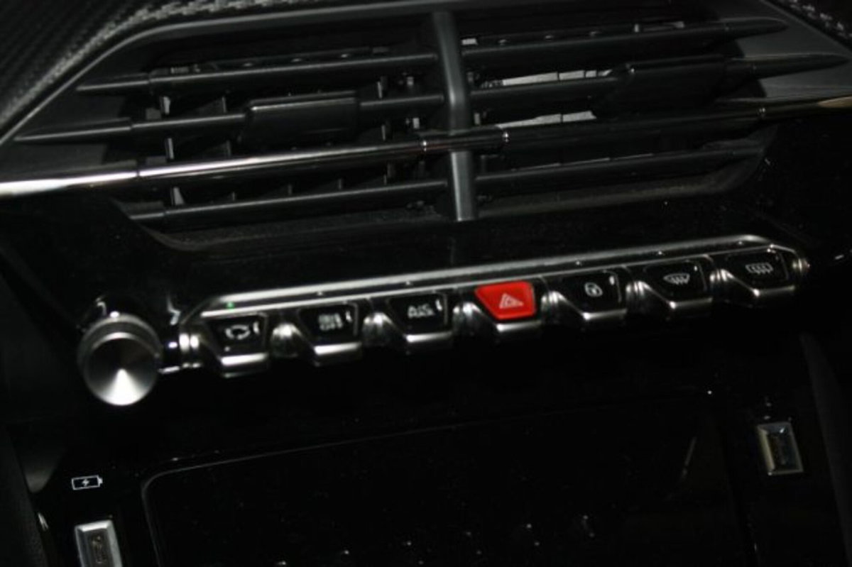 Peugeot 2008 PureTech 130 S&S EAT8 Allure Pack (14)