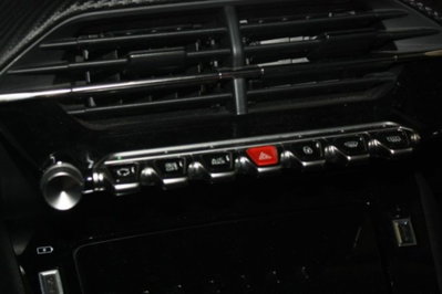 Peugeot 2008 PureTech 130 S&S EAT8 Allure Pack (14)