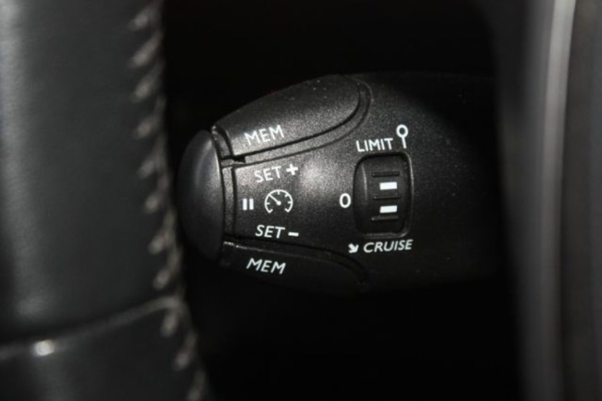 Peugeot 2008 PureTech 130 S&S EAT8 Allure Pack (17)