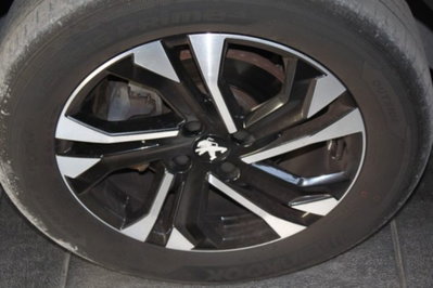 Peugeot 2008 PureTech 130 S&S EAT8 Allure Pack (4)