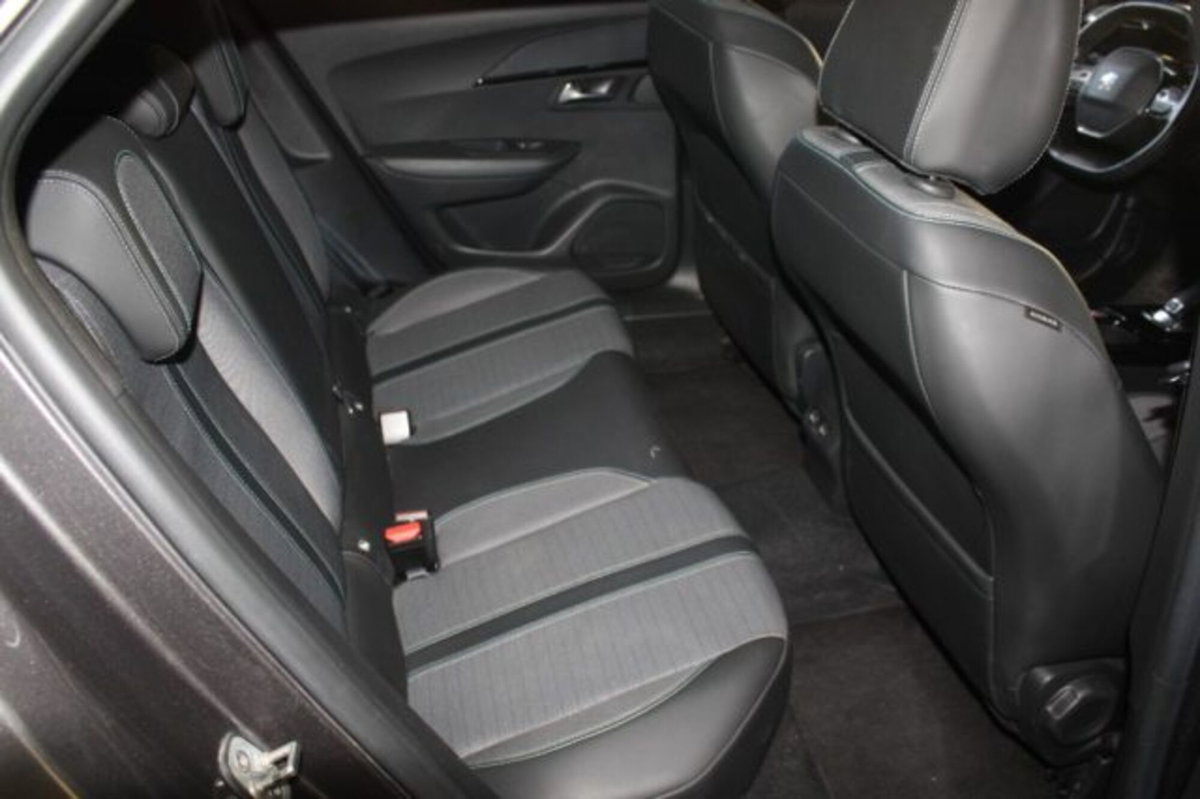Peugeot 2008 PureTech 130 S&S EAT8 Allure Pack (8)