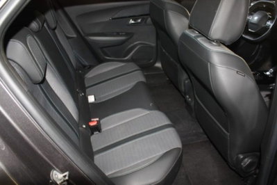 Peugeot 2008 PureTech 130 S&S EAT8 Allure Pack (8)