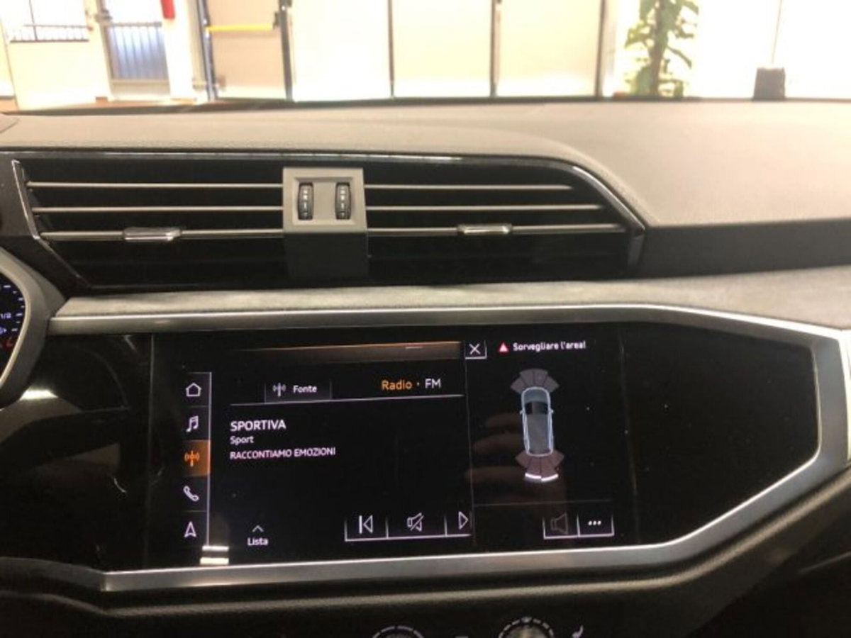 Audi Q3 2.0 TDI 150 CV S tronic S line Edition (14)
