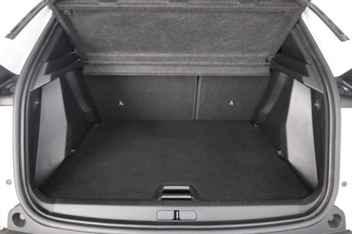 Peugeot 2008 BlueHDi 130 S&S EAT8 Allure Pack (6)