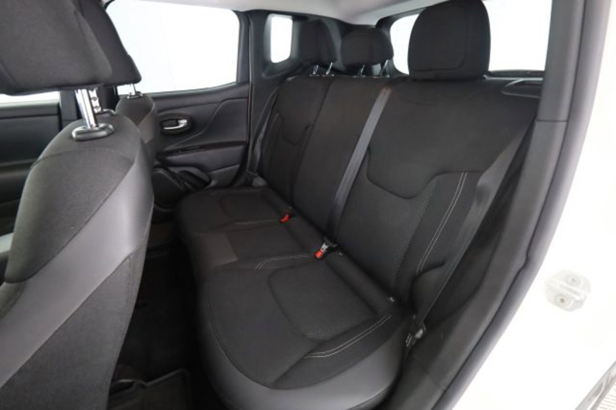 Jeep Renegade 1.3 T4 DDCT Limited (3)