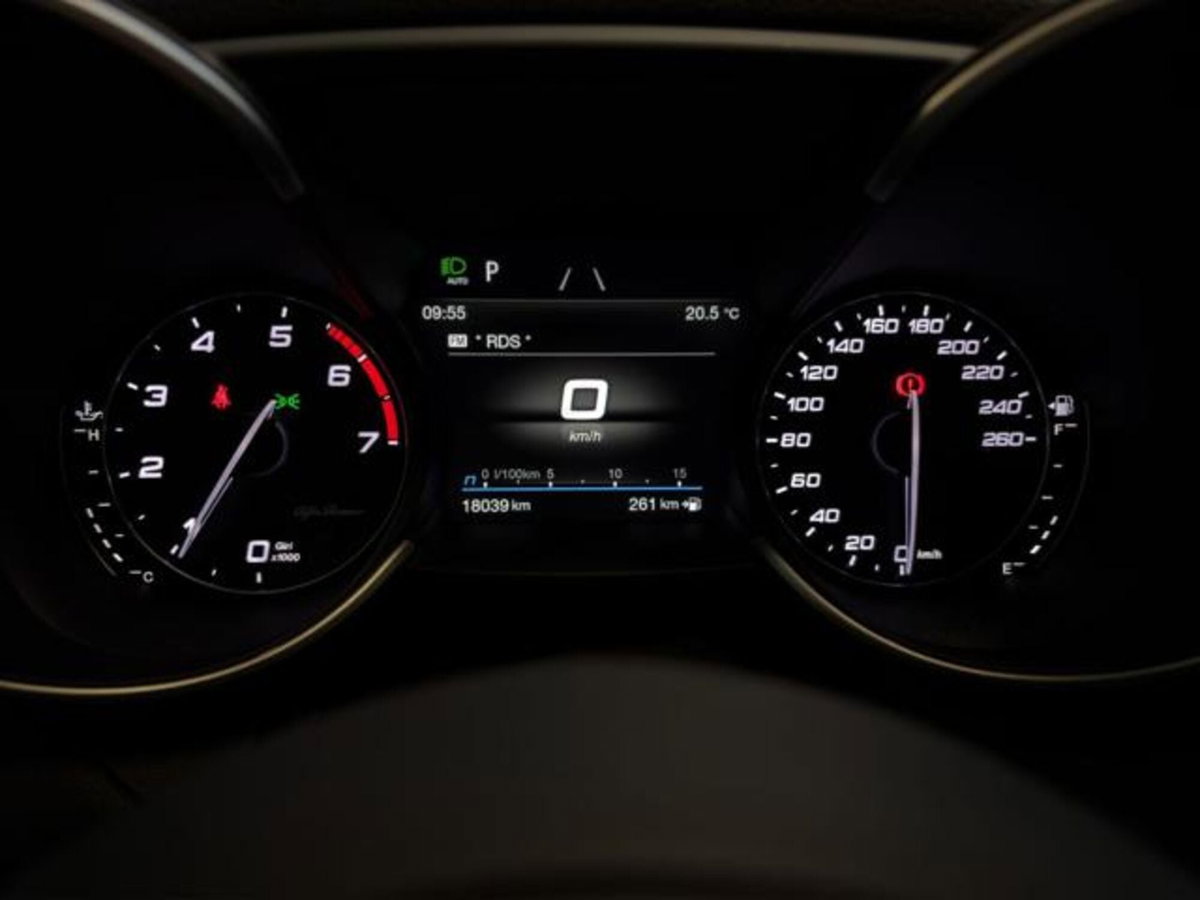 Alfa Romeo Giulia 2.0 Turbo 200 CV AT8 Super (11)