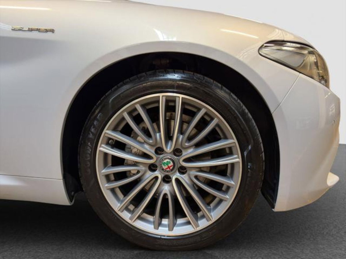 Alfa Romeo Giulia 2.0 Turbo 200 CV AT8 Super (14)