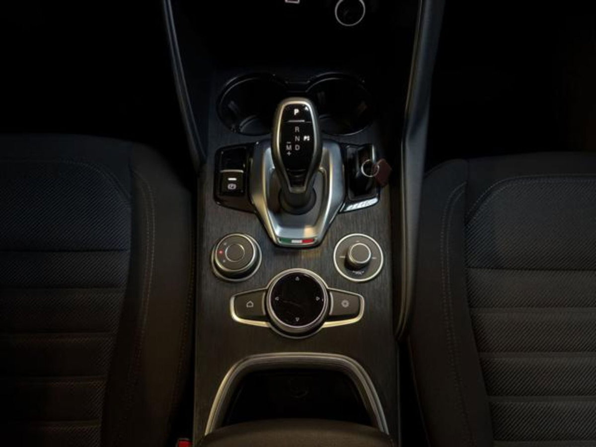 Alfa Romeo Giulia 2.0 Turbo 200 CV AT8 Super (17)