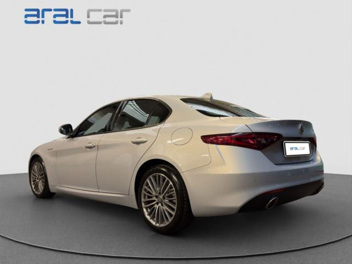 Alfa Romeo Giulia 2.0 Turbo 200 CV AT8 Super (4)