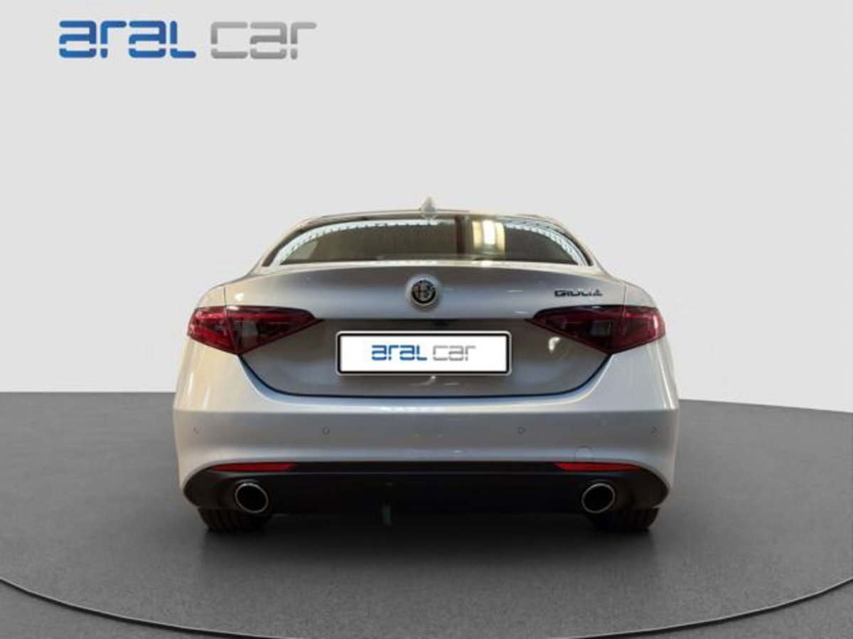 Alfa Romeo Giulia 2.0 Turbo 200 CV AT8 Super (5)