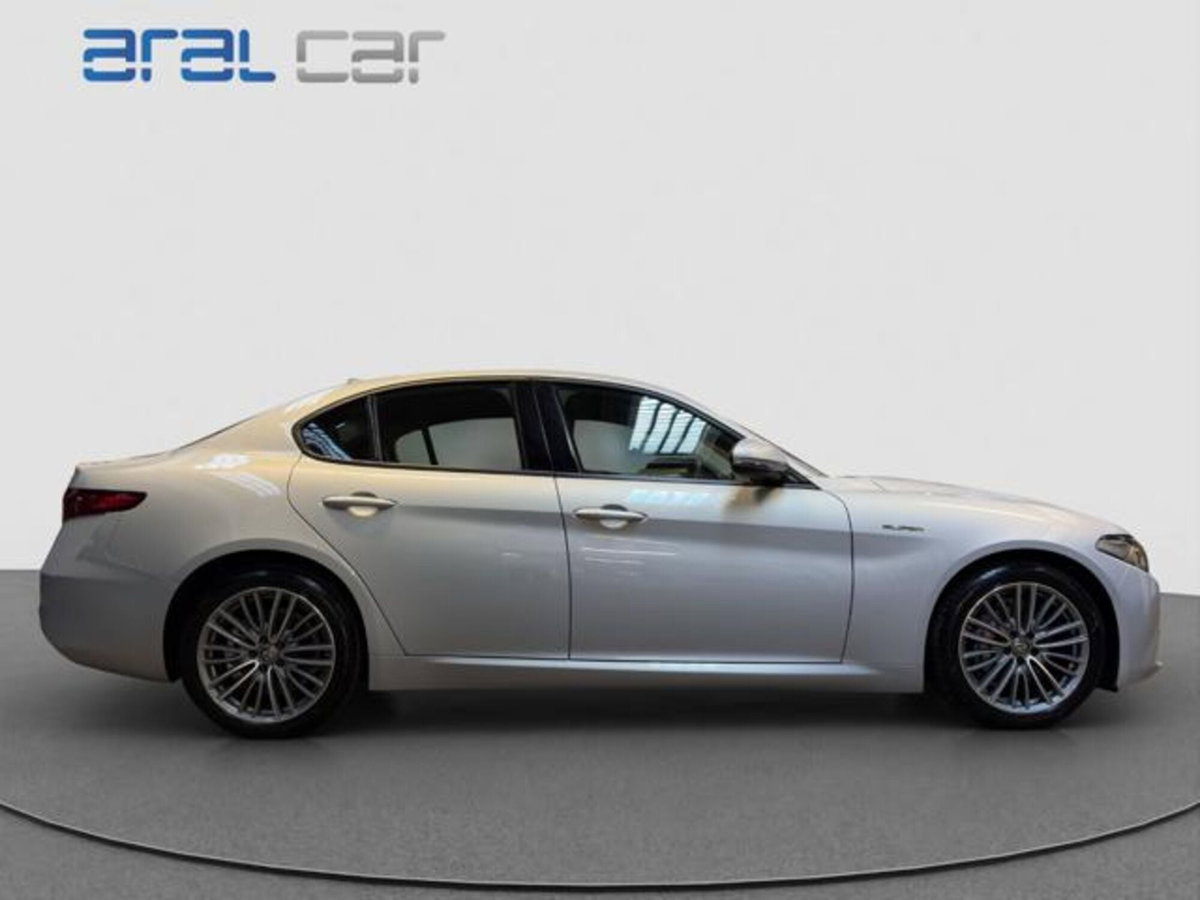 Alfa Romeo Giulia 2.0 Turbo 200 CV AT8 Super (7)