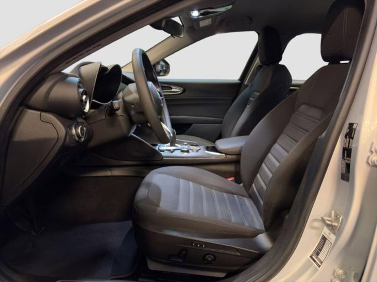 Alfa Romeo Giulia 2.0 Turbo 200 CV AT8 Super (9)
