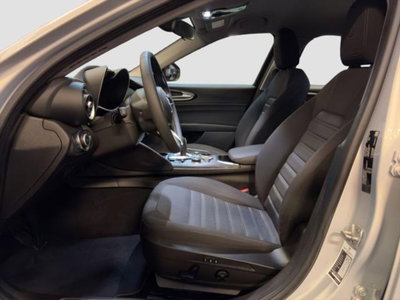 Alfa Romeo Giulia 2.0 Turbo 200 CV AT8 Super (9)