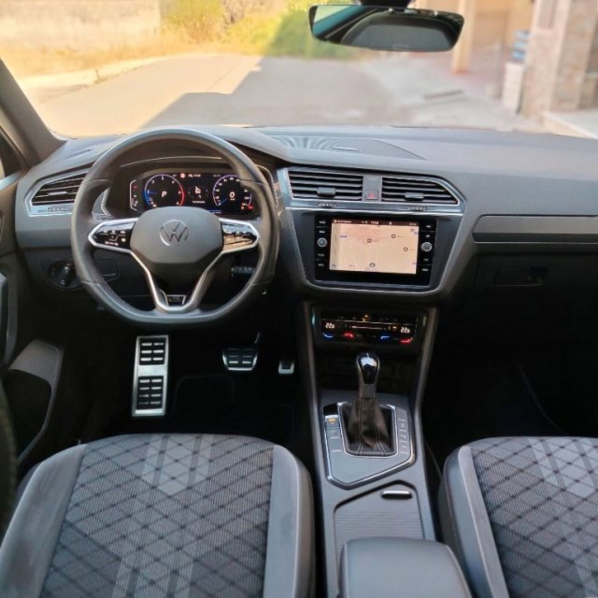 Volkswagen Tiguan 2.0 TDI 150 CV SCR DSG 4MOTION R-Line (7)