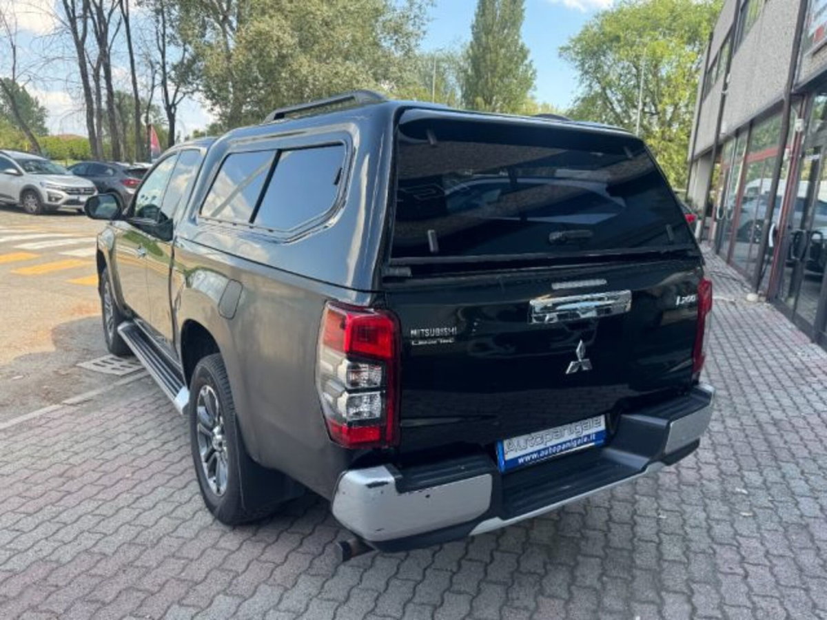 Mitsubishi L200 2.3 D Club Cab 4x4 Super Select Intense (7)