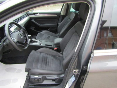 Volkswagen Passat Variant 2.0 TDI SCR 190 CV 4MOTION DSG Executive BMT (9)
