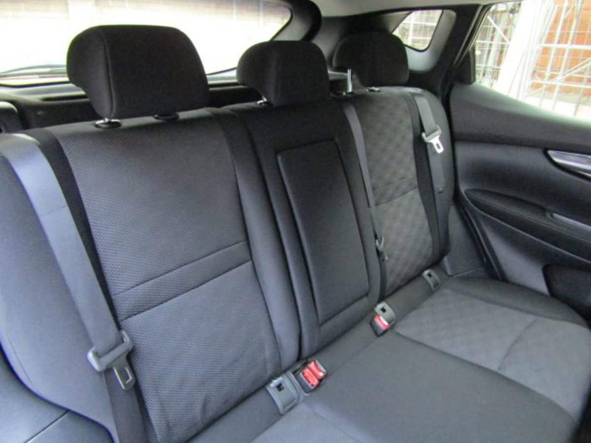 Nissan Qashqai 1.5 dCi Tekna (14)