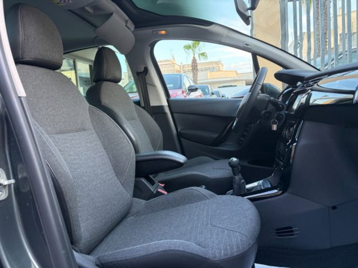 Citroen C3 1.2 VTi 82 Exclusive (8)