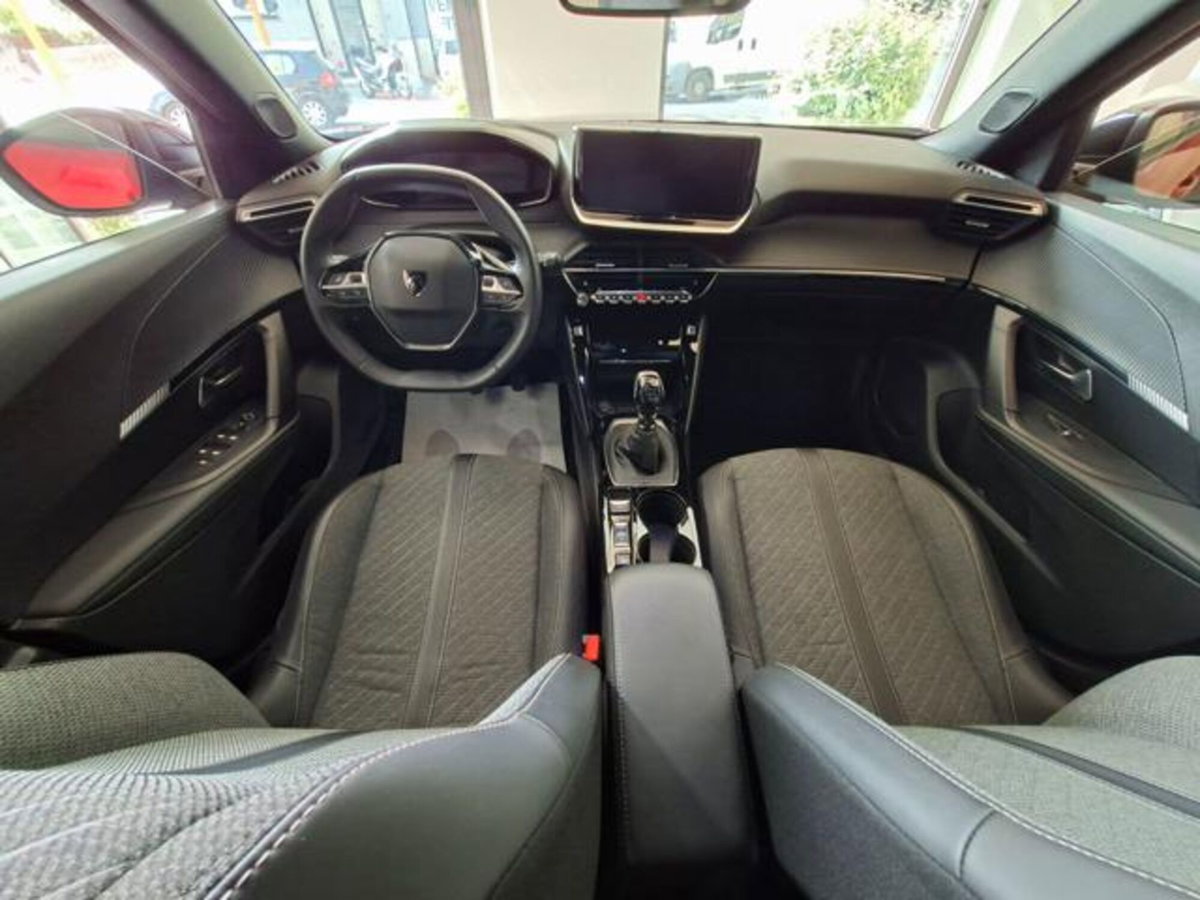 Peugeot 2008 PureTech 100 S&S Allure (10)