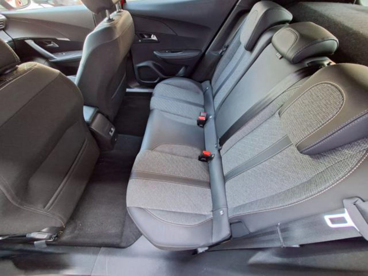 Peugeot 2008 PureTech 100 S&S Allure (12)