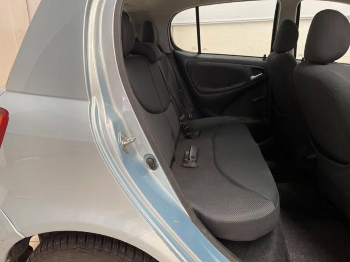 Toyota Yaris 16V cat 5 porte Sol Blue (13)